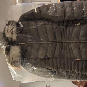 laundry puffer coat size large fits size 12 depending on build